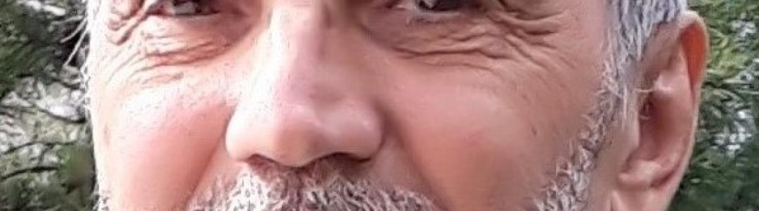 Март в одной руке держит надежды