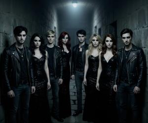 Демоны, охотящиеся на монстра с преступной душой...