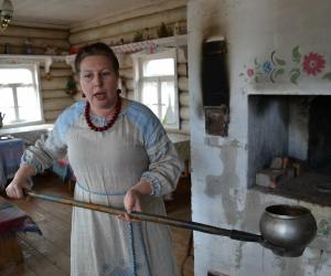 Изба добрых не принимает