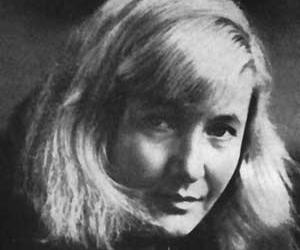 Поэт Юлия Друнина.