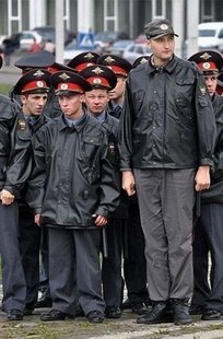 Обложка книги Преступники в погонах
